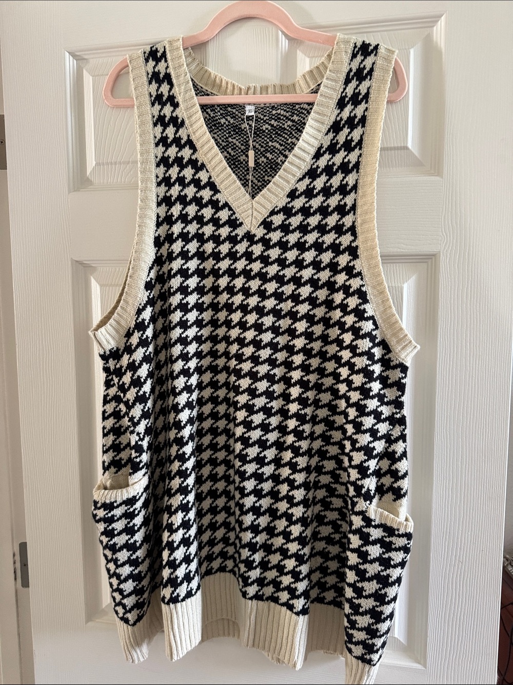 Sleeveless Houndstooth Knit Dress - Black & Cream